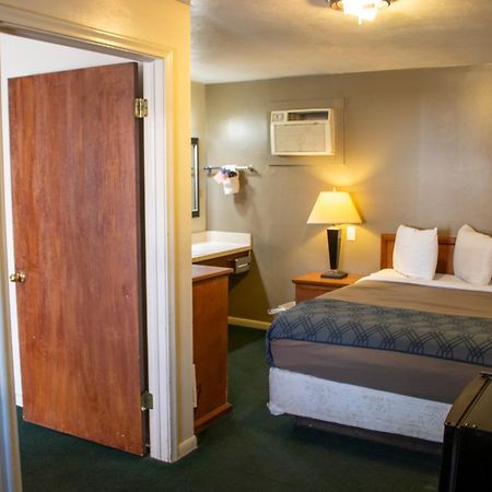 ורנל Patriot Stay Motel מראה חיצוני תמונה