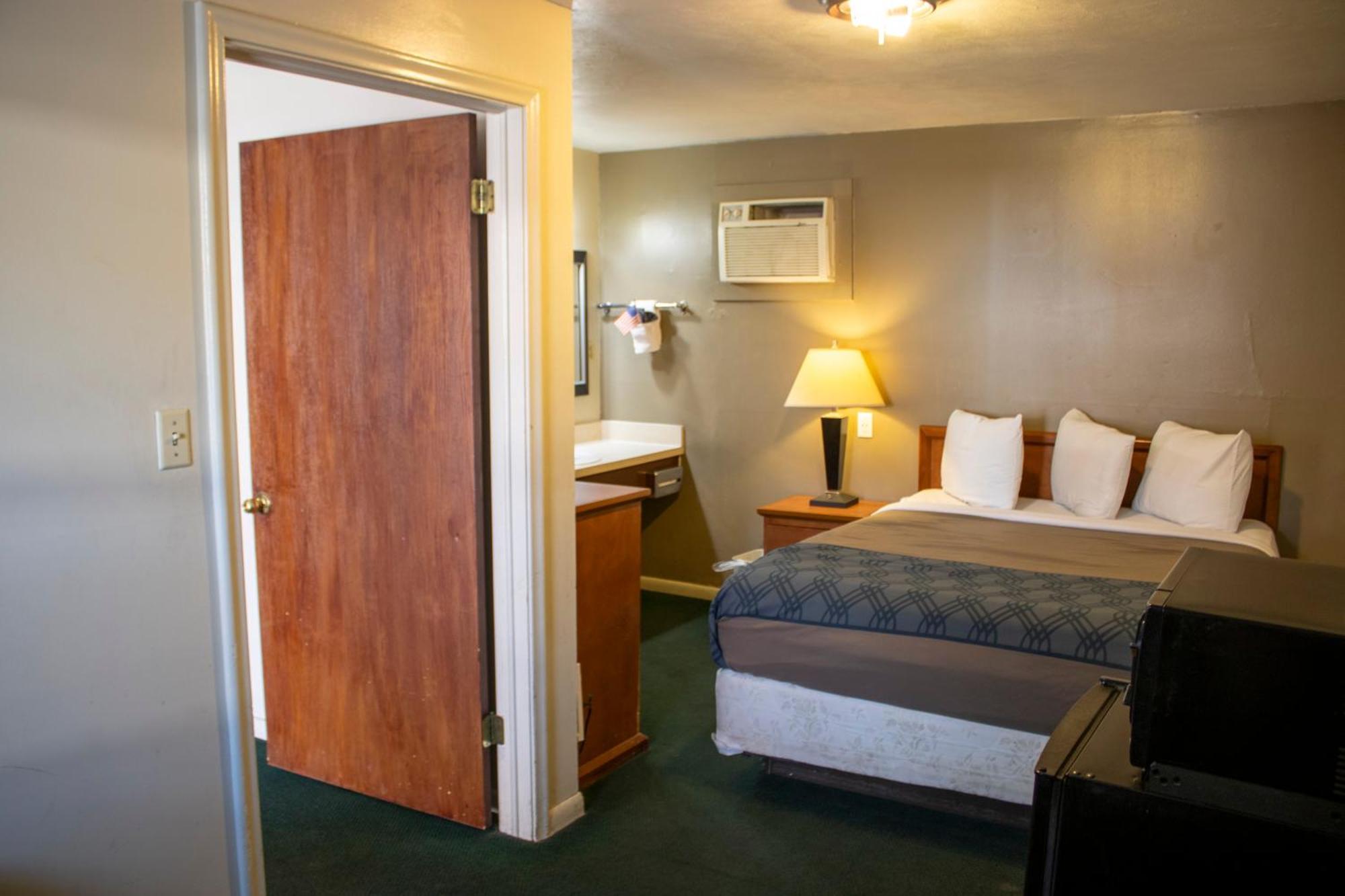 ורנל Patriot Stay Motel מראה חיצוני תמונה