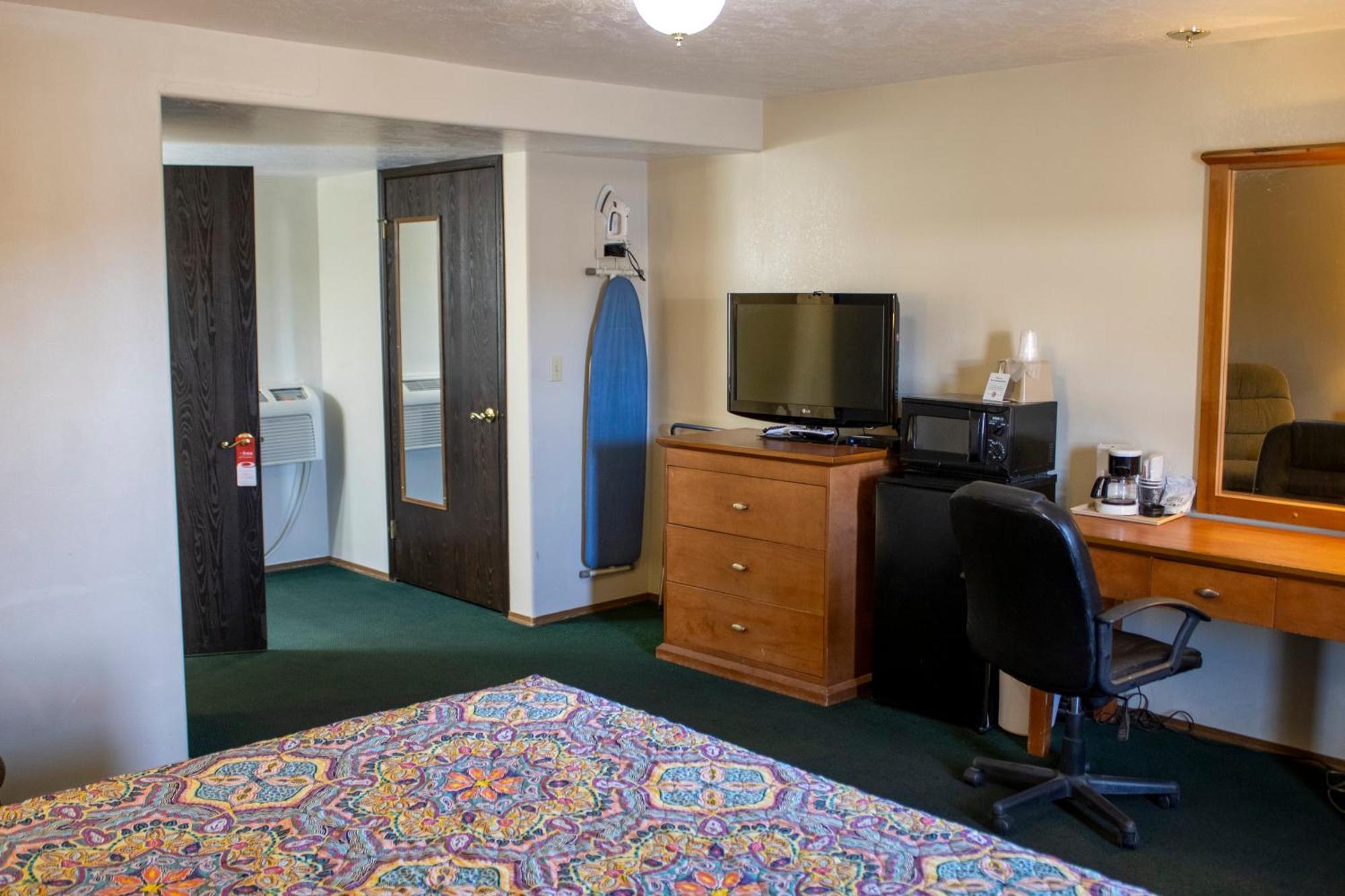 ורנל Patriot Stay Motel מראה חיצוני תמונה